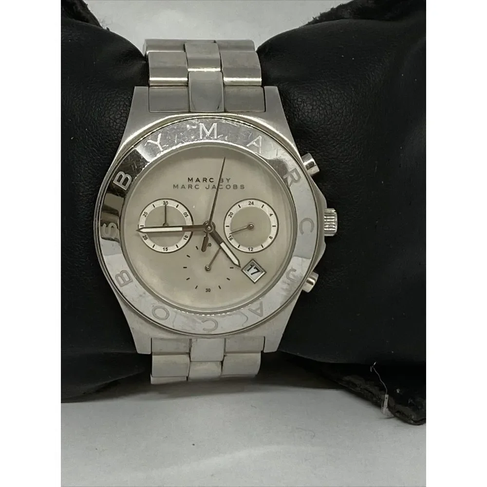Marc Jacobs MBM8636 Women Silver Stainless Steel Analog Dial Quartz Watch GE587